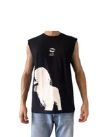 Musculosa negra sin mangas con estampado de una mujer fumando y el logo de OTF.