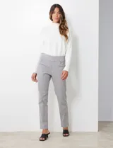 Jegging gris de algodón elastizado con pretina ancha elastizada, bolsillos delanteros simulados y bolsillos traseros aplicados.