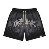 Bermuda de felpa gris oscuro con lavado gastado, corte ancho, estampado con serigrafía premium y bordado a un color.