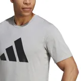 Remera gris de entrenamiento Adidas Essentials FeelReady, con logo de la marca en el pecho.