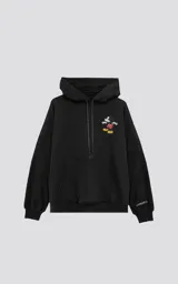Buzo con capucha negro de frisa de algodón con calce oversize. Estampado de Mickey Mouse en el pecho y cordones con texto.