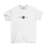 Remera gris de algodón con estampado en la espalda de un sol con rostro de demonio en el centro, rodeado por la frase "REPÚBLICA EMEXEM AUSTERIDAD O BARBARIE" en rojo.