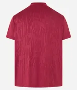 Remera deportiva gris con cuello redondo, mangas cortas, estampa heat print y detalle en los hombros. Confeccionada en tejido de malla con tecnología Dry.