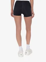 Shorts deportivos ajustados color negro, con cintura elástica de altura media y logo Diesel en relieve en la parte trasera de la cintura.