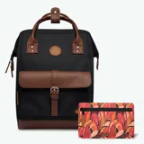 Mochila Cabaia Adventurer Managua negra con detalles en cuero sintético marrón. Tiene sistema MOLLE, compartimento acolchado para tablet o PC, correa para sujetar a la maleta y tirantes acolchados antitranspirantes.