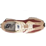 Championes New Balance modelo 327, color beige con detalles en bordó y logo "N" blanco.