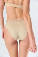 Bombacha vedetina clásica de tiro alto color negro, con cintura de tul.