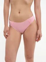 Bombacha de bikini gris con detalle de encaje blanco en los laterales.