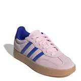 Championes Adidas Bareeda W, color rosado con detalles en azul y suela marrón.