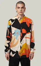 Camisa de manga larga con estampado floral multicolor, de calce regular.