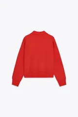 Sweater rojo de punto con cuello polo y cierre frontal con cremallera metálica.