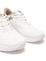 Championes deportivos Umbro modelo Rocky para mujer, color negro con suela blanca. Presentan capellada de malla transpirable y el logo Umbro en el lateral.