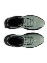 Bota táctica de caña media color negro, con tecnología Charged Cushioning® y suela Vibram®.