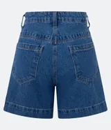 Short mom jeans de tiro alto color azul denim, con cintura sastre y botón forrado.