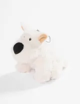 Llavero de peluche blanco con forma de perro, con nariz negra y orejas color crema.