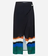 Pollera de viscosa estampada con diseño acuarelado, de corte midi y estilo pareo.