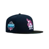 Gorro New Era 59FIFTY de los Los Angeles Dodgers, color azul marino con visera negra. Presenta el logo del equipo con llamas en el frente y un parche conmemorativo del 40 aniversario del estadio en el lateral.