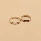 Par de alianzas bombé de plata 925, de 3mm de ancho, con terminación pulida. Incluye grabado de regalo.