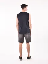 Musculosa negra con estampado frontal con la frase "Create Your Own Energy" en letras blancas.