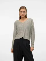Sweater de punto color gris con cuello en V, mangas largas y lentejuelas plateadas.