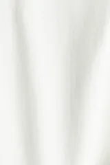 Remera blanca de corte holgado, cropped, con cuello redondo acanalado y hombros caídos.