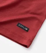 Remera deportiva celeste de poliéster y elastano, con cuello redondo, mangas cortas y tecnología dry fit.