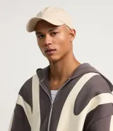 Gorro básico de algodón color azul marino.