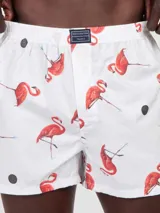 Bóxer de algodón blanco con estampado de flores pequeñas color celeste, con cintura elástica y logo de la marca en el centro.