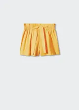 Short amarillo de tiro alto con cintura elastizada tipo paperbag y lazo ajustable.