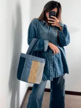 Bolsa matera de tela canvas combinada con división interna para organizar termo y mate. Incluye asa corta de mano.