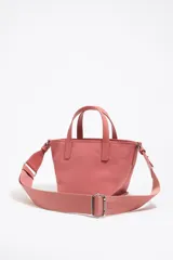 Bolso shopper mini Bimba y Lola de nailon negro con estructura blanda, doble asa de mano y asa de tejido, piezas de piel, logo grabado, acabados metálicos en plateado y cierre de cremallera.