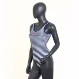 Malla enteriza de natación Fila Double Ii Listrado, con diseño color block en rosa y azul marino. Logo de la marca estampado en el lateral.