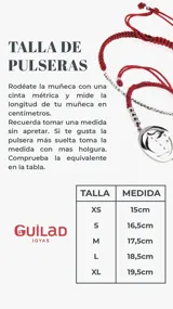 Pulsera esclava de acero con detalle circular de ónix, diseño elegante y minimalista.