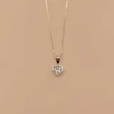 Gargantilla de plata 925 con dije de corazón con circonia y cadena de eslabones.