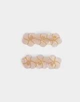 Set de dos hebillas para el pelo con forma rectangular y apliques de flores en resina color rosa y detalles dorados.