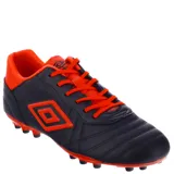 Championes de fútbol de hombre en color blanco y detalles en azul, diseño optimizado para rendimiento en el campo.