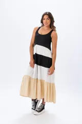 Vestido largo de viscosa con bloques horizontales de color negro, blanco y beige.