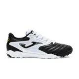 Championes deportivos Joma para fútbol 5, color negro con detalles en blanco. Fabricados con material sintético y rejilla mesh para mayor transpirabilidad y estabilidad. Cuentan con tecnología PERFECT FIT en la cordonera y pieza PROTECTION en la puntera.