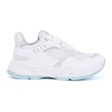 Championes deportivos Via Marte Viana, color blanco con detalles en gris y celeste. Confeccionados en cuero sintético y malla, con suela gruesa y cordones.