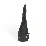 Mochila bandolera negra de Panama Jack, con correa ajustable y cierre de cremallera.