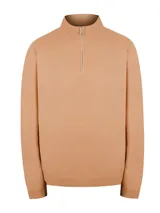 Sweater color beige de cuello alto con medio cierre, confeccionado en hilado italiano que combina lana extrafina y cashmere.
