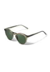 Gafas de sol Eco Shades Fontana con montura redonda gris y lentes verdes. Fabricadas con acetato biodegradable y lentes de PMMA reciclado.