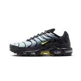 Championes Nike Air Max Plus, con degradado de celeste a negro en la parte superior, detalles en amarillo flúor y suela negra con cámara de aire visible.