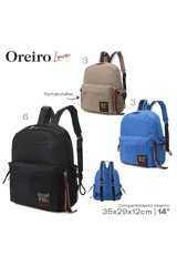 Mochila azul con estampado geométrico, bolsillo frontal con cierre y logo de la marca.