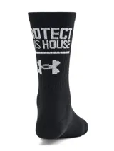Pack de tres pares de medias Under Armour Essential para mujer, de largo medio, color negro con detalles en blanco. Incluyen soporte de arco dinámico para reducir la fatiga del pie y material transpirable que capilariza el sudor y se seca rápidamente.