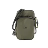 Bandolera mini color verde, confeccionada en símil cuero. Tiene correa regulable, acceso con cierre, un compartimento y un bolsillo externo con cierre.