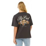 Remera negra de corte holgado con logo de Rip Curl y diseño de hibiscos en el pecho.