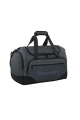 Bolso deportivo tipo duffel bag de color gris oscuro con detalles en negro. Presenta el logo de Discovery estampado en el frente y cuenta con asas de mano y correa ajustable para hombro.