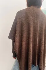 Ruana de 100% baby alpaca, color marrón chocolate, de 100 x 150 cm.