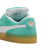 Championes Puma Suede XL color lila con detalles en blanco y suela color caramelo.